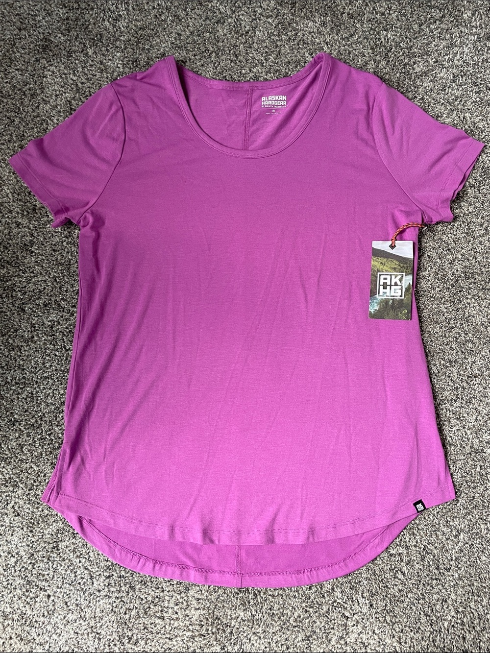 NWT ALASKAN HARDGEAR Women's Short Sleeve Crew Tee in Magenta. Size Medium.